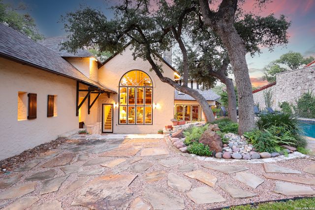 227 Devine Rd, Olmos Park, TX 78212