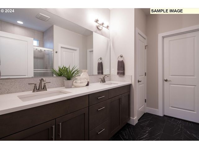 2080 S RIVER Rd, Kelso, WA 98626