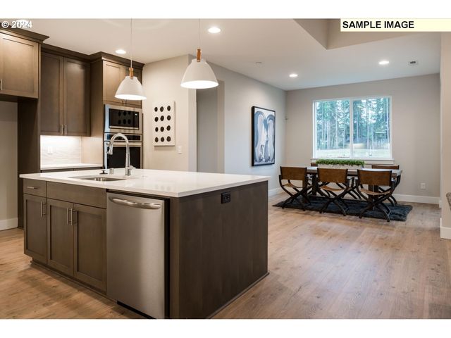 2080 S RIVER Rd, Kelso, WA 98626