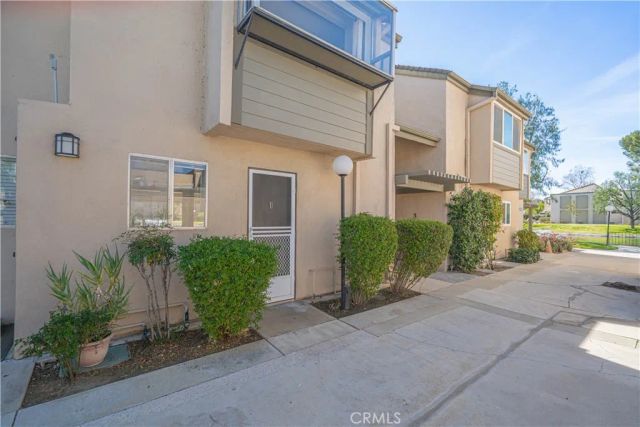 24430 Nicklaus Drive L2, Valencia, CA 91355