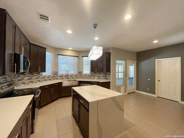8708 Laurel Canyon, Universal City, TX 78148