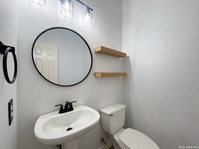 8708 Laurel Canyon, Universal City, TX 78148
