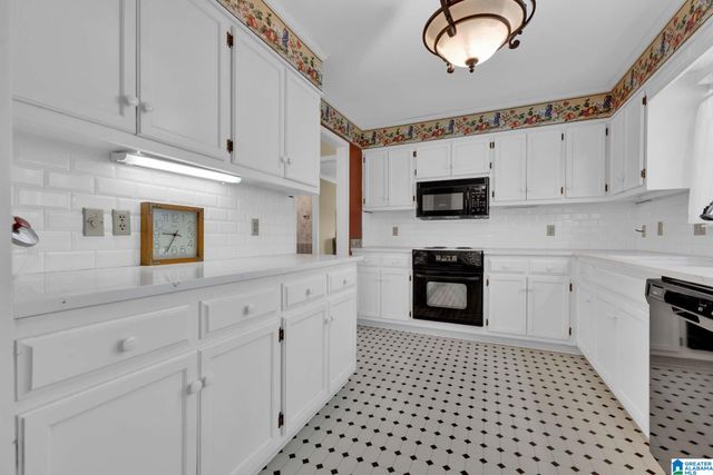 1502 BETH STREET NW, Cullman, AL 35057