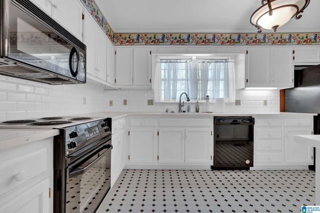 1502 BETH STREET NW, Cullman, AL 35057