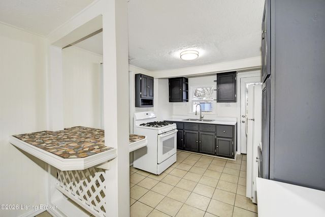 4511 Rose Farm Dr, Louisville, KY 40258