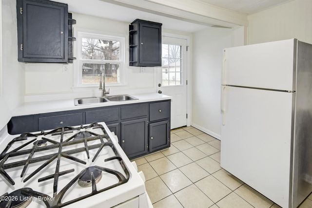 4511 Rose Farm Dr, Louisville, KY 40258