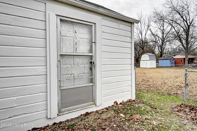 4511 Rose Farm Dr, Louisville, KY 40258