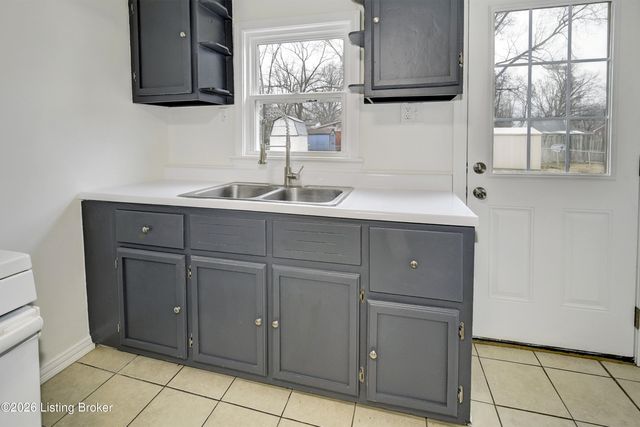 4511 Rose Farm Dr, Louisville, KY 40258