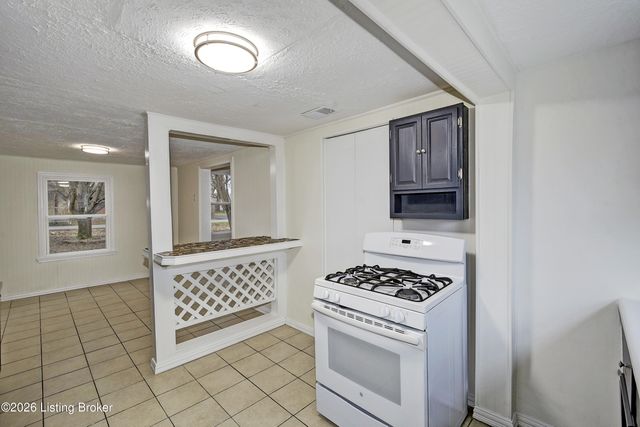 4511 Rose Farm Dr, Louisville, KY 40258