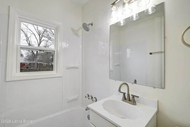 4511 Rose Farm Dr, Louisville, KY 40258