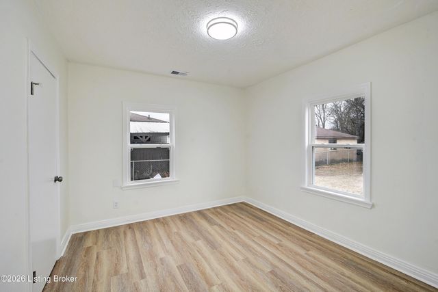 4511 Rose Farm Dr, Louisville, KY 40258