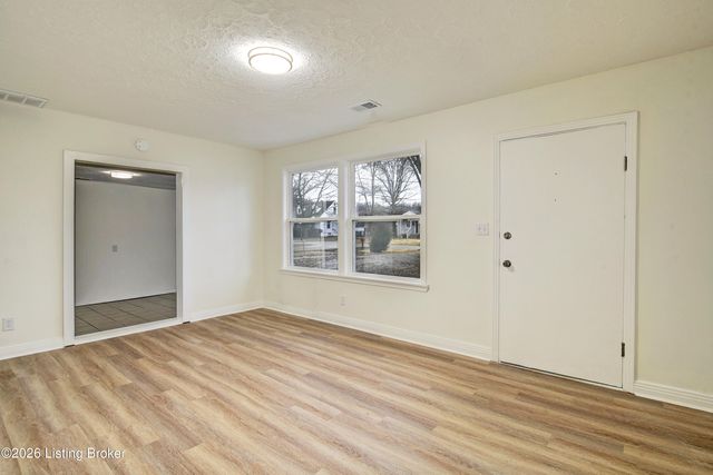 4511 Rose Farm Dr, Louisville, KY 40258