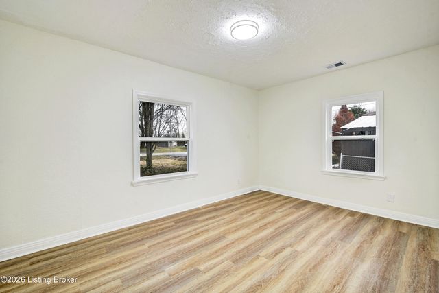 4511 Rose Farm Dr, Louisville, KY 40258