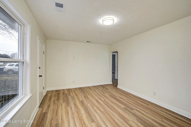 4511 Rose Farm Dr, Louisville, KY 40258