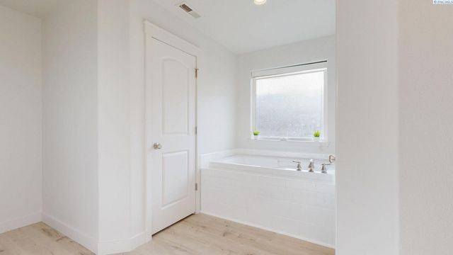 4816 Bilbao Drive, Pasco, WA 99301