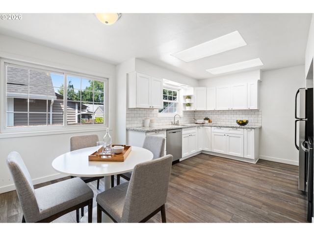 6820 N DELAWARE Ave, Portland, OR 97217