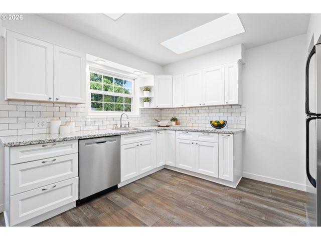 6820 N DELAWARE Ave, Portland, OR 97217