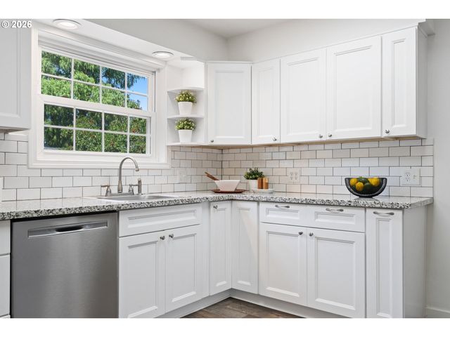 6820 N DELAWARE Ave, Portland, OR 97217