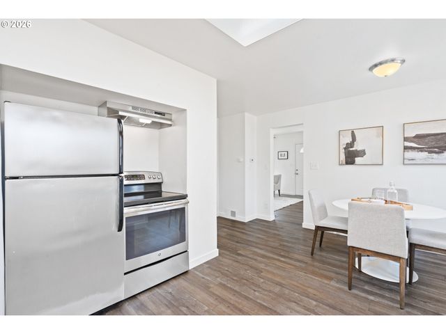 6820 N DELAWARE Ave, Portland, OR 97217