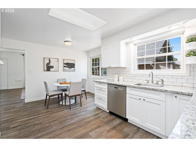 6820 N DELAWARE Ave, Portland, OR 97217