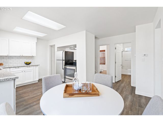 6820 N DELAWARE Ave, Portland, OR 97217