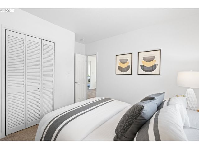 6820 N DELAWARE Ave, Portland, OR 97217