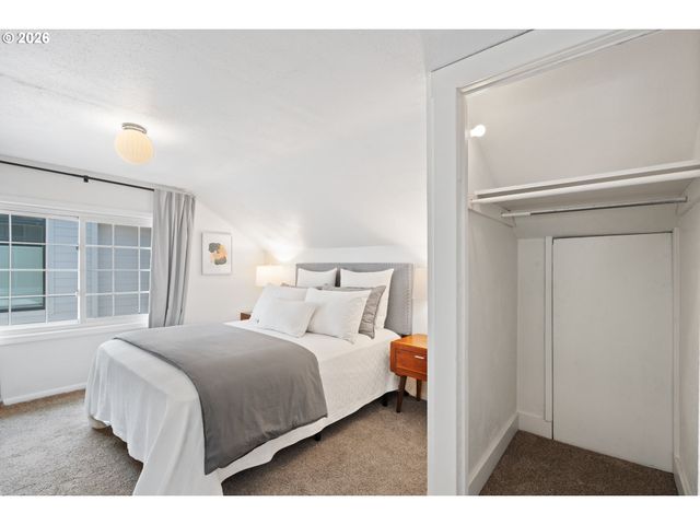 6820 N DELAWARE Ave, Portland, OR 97217