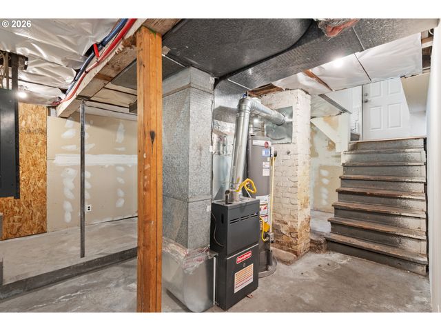 6820 N DELAWARE Ave, Portland, OR 97217