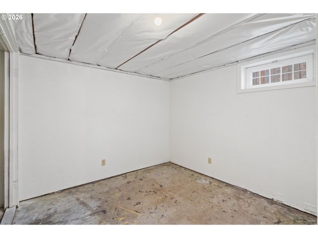 6820 N DELAWARE Ave, Portland, OR 97217