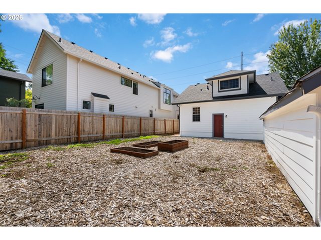 6820 N DELAWARE Ave, Portland, OR 97217