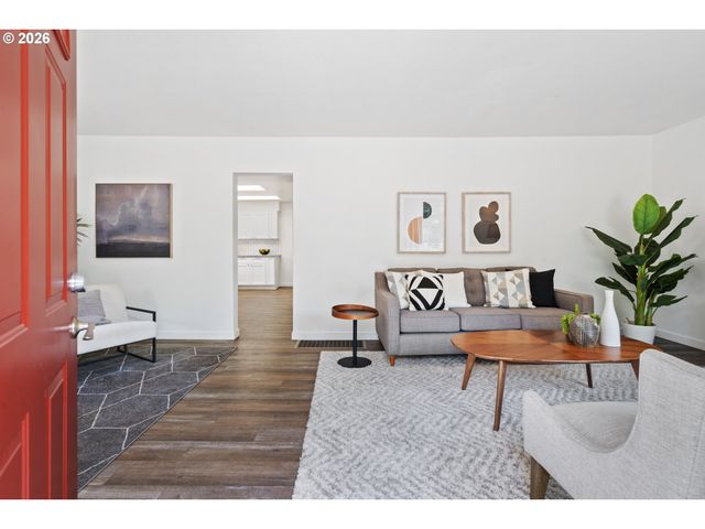 6820 N DELAWARE Ave, Portland, OR 97217