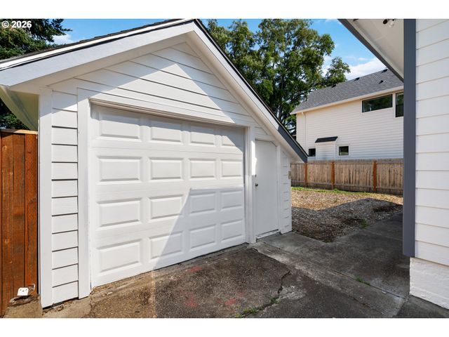 6820 N DELAWARE Ave, Portland, OR 97217