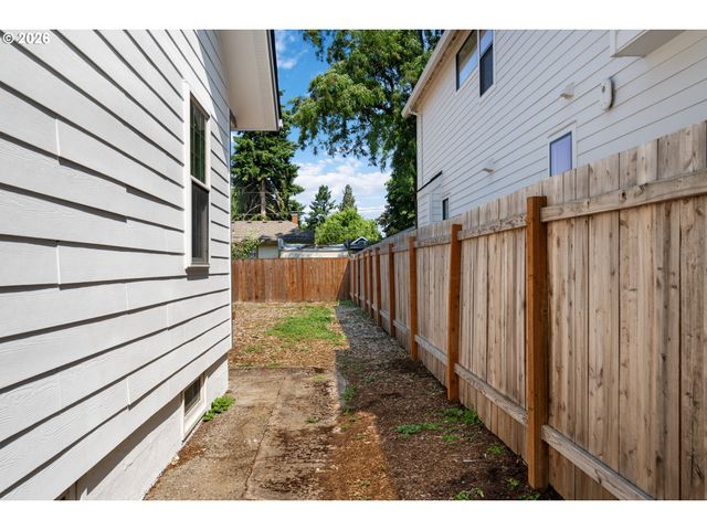 6820 N DELAWARE Ave, Portland, OR 97217