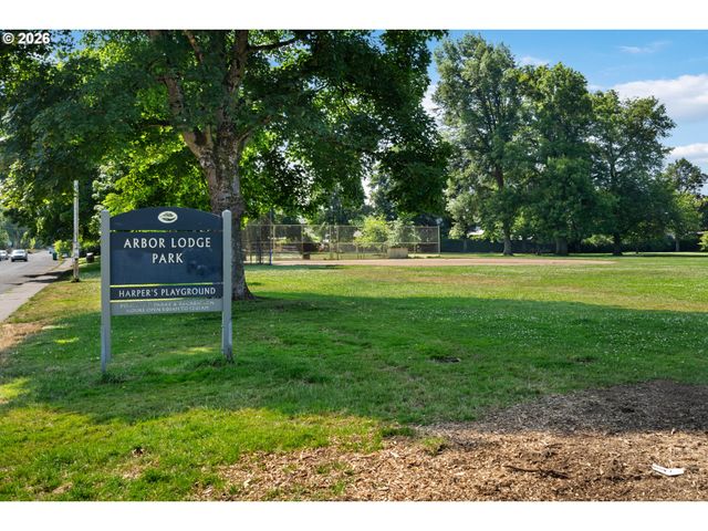 6820 N DELAWARE Ave, Portland, OR 97217