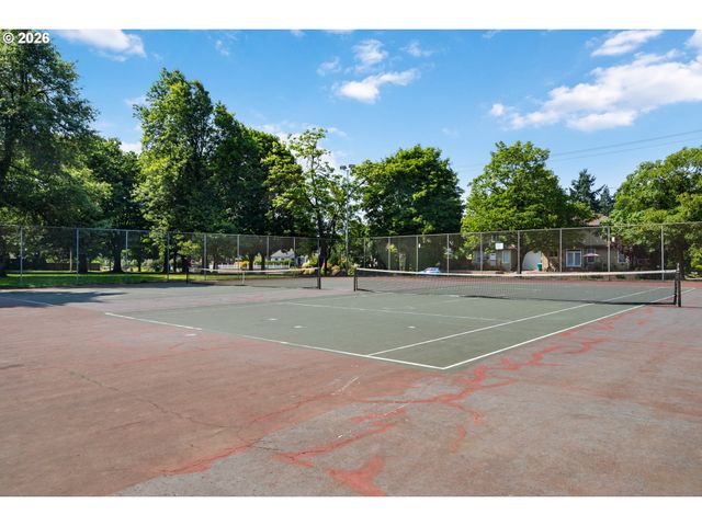 6820 N DELAWARE Ave, Portland, OR 97217