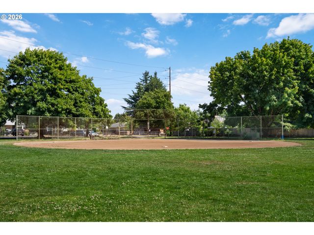 6820 N DELAWARE Ave, Portland, OR 97217