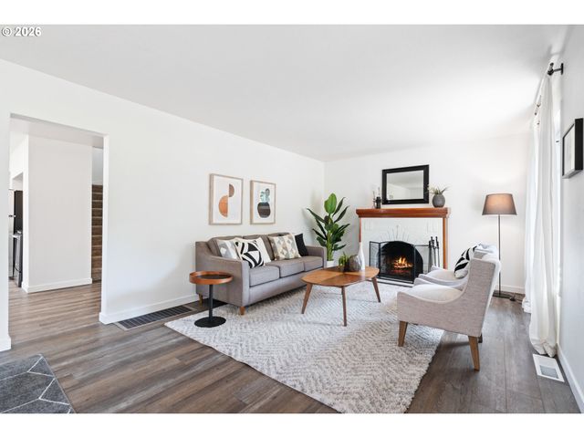 6820 N DELAWARE Ave, Portland, OR 97217