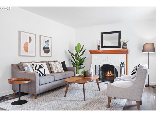 6820 N DELAWARE Ave, Portland, OR 97217