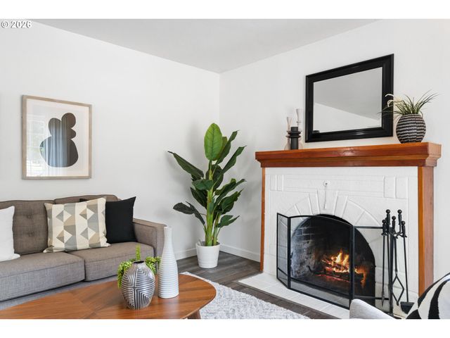 6820 N DELAWARE Ave, Portland, OR 97217