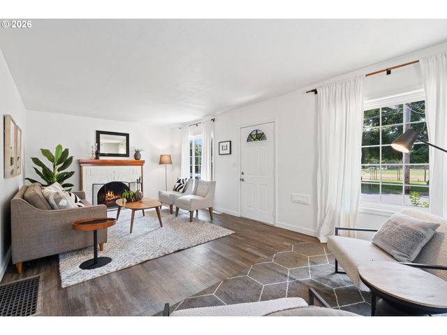 6820 N DELAWARE Ave, Portland, OR 97217