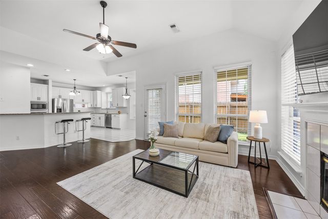 9446 Abbey Road, Irving, TX 75063