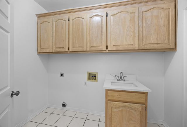 9446 Abbey Road, Irving, TX 75063