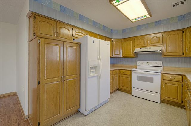 8220 E 190th Street, Belton, MO 64012