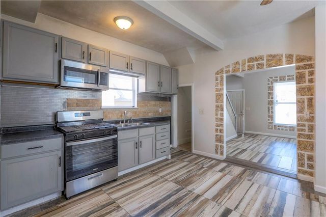 937 Riverview Avenue, Kansas City, KS 66101