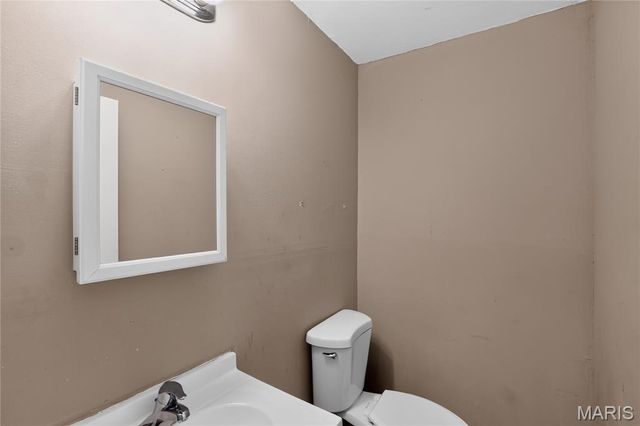 2332 Collett Drive, St Louis, MO 63136