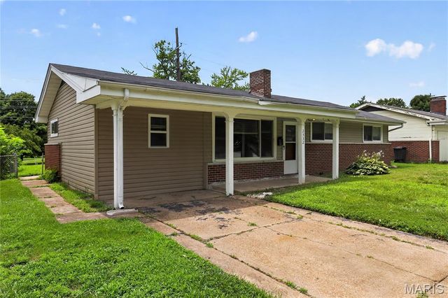 2332 Collett Drive, St Louis, MO 63136
