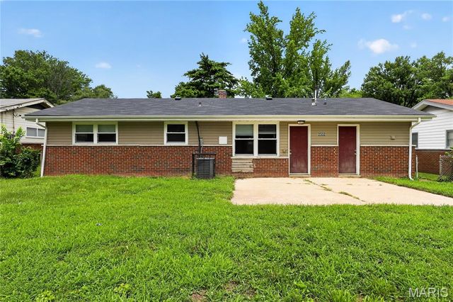 2332 Collett Drive, St Louis, MO 63136