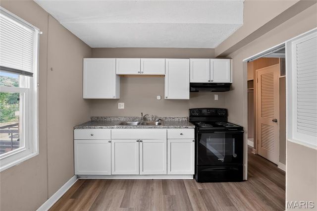 2332 Collett Drive, St Louis, MO 63136