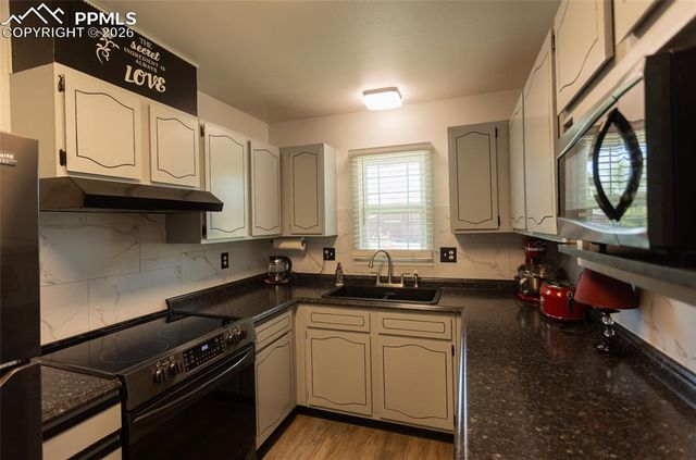 2205 N Chestnut Street, Colorado Springs, CO 80907