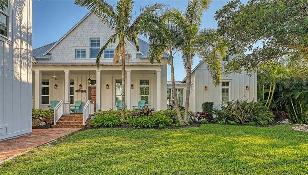 Image 1 of property listing at 672 Dream Island ROAD, Longboat Key, FL 34228